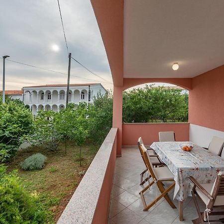 Lovely Apartment In Vir With Kitchen Ngoại thất bức ảnh